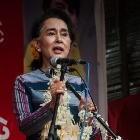Aung San Suu Kyi courts ethnic vote